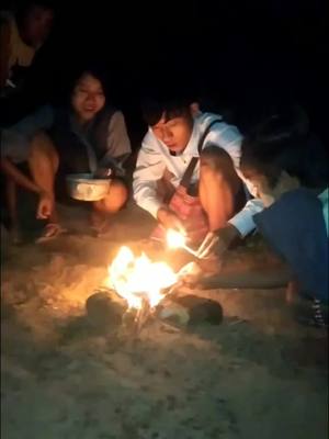 A post by @khingkhing6587 on TikTok caption: #khing khing# မနှစ်က မောင်လေးတွေနဲ့ ဖယောင်းတိုင်လျောက်ခိုးp ငရဲမီးလုပ်😁😁😄##