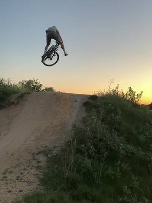 A post by @bike2fun on TikTok caption: #bike2fun #mtb #pumtrack #fy #viral #