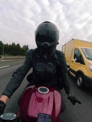 A post by @_rmrider on TikTok caption: Ça passe jamais bien loin .. 🤏 #foryou #pourtoi #fyp #fypシ #foryoupage #bikelife #motarddefrance #moto #sv650s #couplegoals #couple #ridesafe 