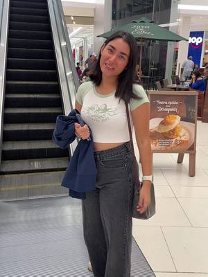 A post by @jorgemelendez17 on TikTok caption: Pantalon para tiendas 🦆👖#fyp @Renata 