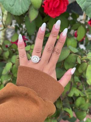 A post by @moukbeauty on TikTok caption: 🥹💍🤍 #proposal #engaged #marriage 