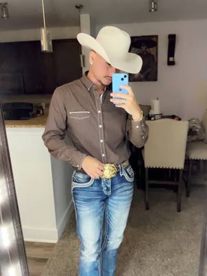 A post by @miguelito_dallas on TikTok caption: #vivamexico #mexico🇲🇽 #fypシ #Dallas #vaquero #Toxico #single