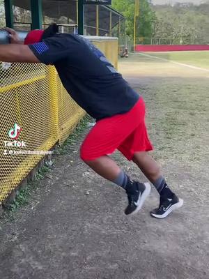 A post by @kelvinballplayer on TikTok caption: *BASEBALL DRILL*🚨🚨🚨 💪💪💪⚾️⚾️10k🔥🔥 síguenos en nuestras redes, escríbenos al DM.                                                  #kelvinballplayer #MLB #Beisbol #Diosprimero #entretenimiento #beisbol #ballplayer #potencia #drill #nicaragua #boaco #instagram #concentracion #pelotas #baseball #baseballlife #reels #tiktok #like #Comparte #drill #siguenos.