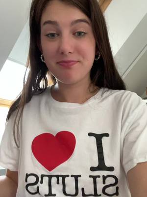 A post by @your.favelulu on TikTok caption: Liebe mein neues shirt🤓@PARADIGM