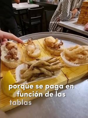 A post by @kosta_970 on TikTok caption: Que rico estaba todo #tapas #jamon #croquetas #comida #mercado #artesanos #cañas #CapCut 