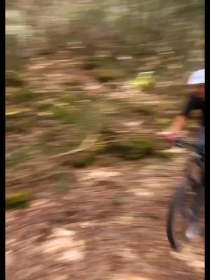 A post by @clement_dcb on TikTok caption: #pourtoi #vtt #dh