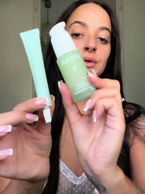 A post by @frattolillosara333 on TikTok caption: 🍇 💚 @Caudalie #prodottooffertodacaudalie #caudalieit #caudalieitgiftedme  •Siero Salicilico Anti-Imperfezioni: Riduce le imperfezioni, libera dalle impurità e restringe i pori. Migliora visibilmente la qualità della pelle a tendenza acneica.  •Soluzione Salicilica Stop Brufoli:  Questo prodotto innovativo è il migliore alleato per attenuare i brufoli in poche ore!