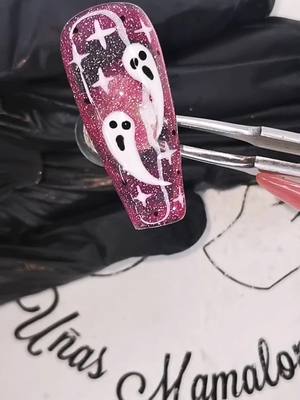 A post by @unias_mamalonas on TikTok caption: Creen que dan miedo pero solo dan ternura :3  #tutorial #halloweennailart #tutorialnailartsimple #tutorialuñas #aprendeconmigo #AprendeEnTikTok #manoalzada #freehand #freehandnailart #halloweennaildesigns #fallnails #halloweennails #nailartfacil #tutorialfacil #fantasma #ghost #cuteghost #ghostnails #uñas #uñasmanoalzada #ideasuñas #ideasuñasnails #ideasuñashalloween #nailideas #fallnailsideas #halloweennailsideas #unias_mamalonas 