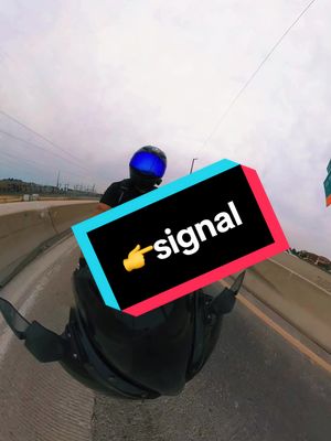 A post by @bahg_kill4 on TikTok caption: Hand signal 👉 #dakrewlife #bikelife #highway #merge #agv #r6 #skrillex #cloudy #1down5up