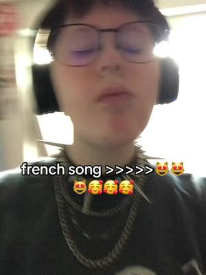 A post by @itsme.maxenss on TikTok caption: les gens qui parle le francais ils ont tellement de CHARISME #fyp #hehim #quoicoubeh