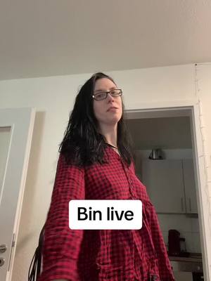 A post by @beckyistso on TikTok caption: #streamankündigung #zeitglitch #binlive