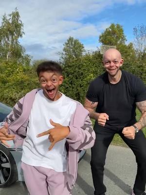 A post by @inoxtag on TikTok caption: SKEU SKEUU SKEUUUU 🤪🤪 avec @GMK ptdrrr #inoxtag #gmk #inox #abberant #skeuskeu #danse #challenge #onadeadca #pourmoi #paspourtoi #avecmonamoureux #Love #couplegoal #danseduskeuskeu #jeveuxduskeuskeudanslabouchelol 