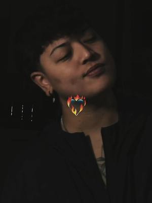 A post by @kaydaroz on TikTok caption: 🌷 #wlw #fypシ #trending #lgbtqtiktok #CapCut