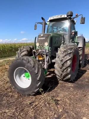 A post by @supertractors on TikTok caption: How about this System ? 🤔#fendt #fendtfahrerarmy #fendtpower #fendtvario #fendtglobal 