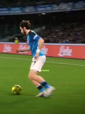 A post by @giuse.prods on TikTok caption: rafa>your favorite winger 🥱 #rafaleao #leao #fyp #foryou #perte #famous #football #giuseprods #calcio #seriea #kvara #chiesa 