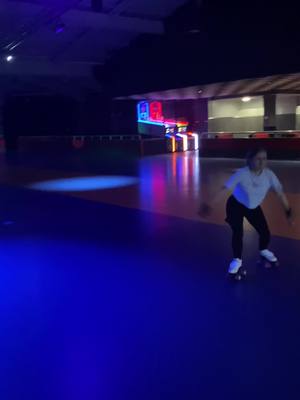 A post by @astro.hxrses on TikTok caption: i cannot get a good loop on video and it's so annoying 😭😭 #rollerskating #artisticrollerskating #rollerskater