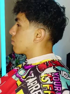 A post by @nicksbarbershop_ on TikTok caption: #barbershop #lowfade #barberia #patzcuaro 