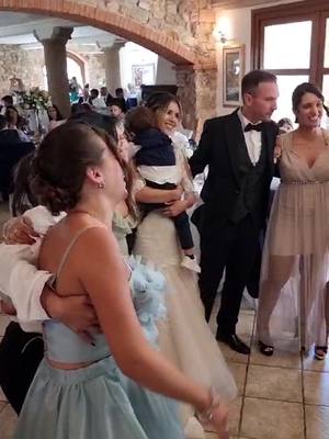 A post by @meryemarco.26 on TikTok caption: #canzoni #sarde #matrimonio #miasorella @Eleonora @Angelvi amo di bene 😘 😘😘😘