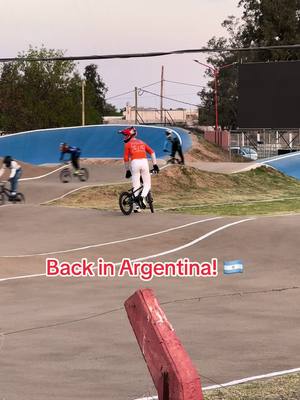 A post by @niekkimmann on TikTok caption: Hola Santiago del Estero! #Holanda #bmx #bmxracing #bicicross 