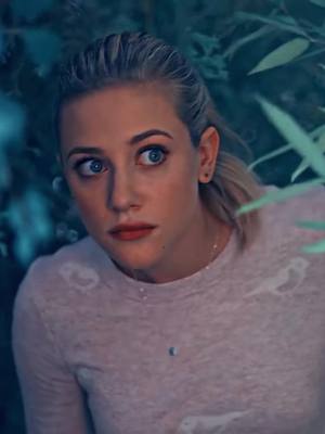 A post by @iredyts on TikTok caption: POV: Betty and Veronica try to find out who Peter is… || #bettycooper #veronicalodge #peterparker #iredyts #apoyo #riverdale 