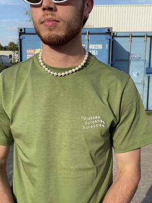 A post by @mospsom on TikTok caption: @OUTGROWN has the amazing 250gsm, organic cotton fair trade t-shirts! Check out the website www.outgrown.nl. #outgrown #tall #tee #brand #fyp #streetwear 