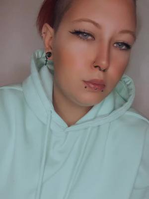 A post by @_seine_queen_cassi on TikTok caption: Alle sagen das ich zeit brauch #einefamilie🤘❤️🤘 #muttertochterteam💕 #kämpferinmitherz🤜❤🤛 #perfekt_unperfekt💞 #alonelife__ #fypシ #icecold❄️lion🦁heart🖤 #Bl4ck_Butt3RFLY_🦋 #teamtropix🔥 #Snowfireofthedark