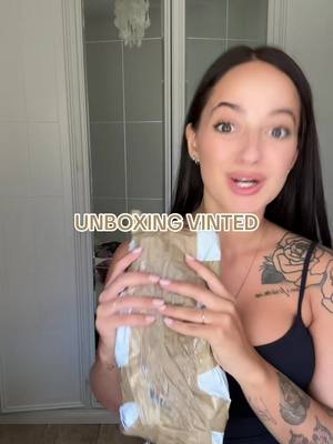 A post by @frattolillosara333 on TikTok caption: Maledetto 👹🫶🏼 DOVEVO, DOVEVO, HO DOVUTO! Non so piu dive mettere i tacchi! #vinted #unboxing #zara 