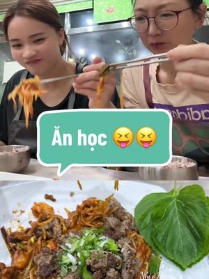 A post by @tunhi1005 on TikTok caption: Có ai ăn thử món này chưa ạ 😋😋 #duhocsinhhanquoc🇰🇷 #tienghanthucchien #duhochanquoc🇰🇷 #giaotieptienghan #LearnOnTikTok 