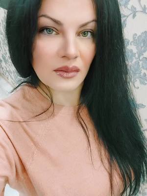 A post by @galina77779 on TikTok caption: #гламурныймейк