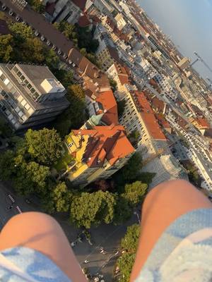 A post by @nadja1108 on TikTok caption: 😍 #Oktoberfest #münchen #aussicht #dirndl #80meterhoch #kettenkarussell 