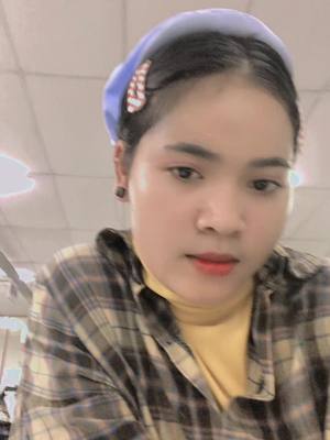 A post by @user5599955922324 on TikTok caption: #បែកបងស្នេហ៍អ្នកផ្សេងគឺអូនធ្វើមិនបាន😥🥀💔 