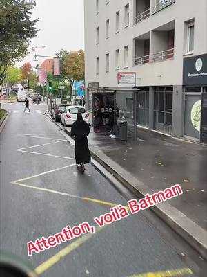 A post by @le.grincheux.du.sud on TikTok caption: #pourtoi #abonnetoi❤️❤️🙏 #humour #Batman