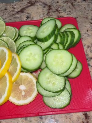 A post by @aemcr8n on TikTok caption: #healthy #healthydetox #detoxwater #yum #cucumber #lemon #lime #mint #ginger #water #fy #fyp #fypシ #detoxdrink