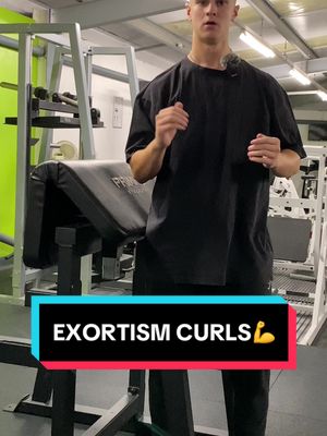 A post by @woody._.x on TikTok caption: Exortism curls💪 Give this one a go on your next arm workout😉 #GymTok #workout #exercise #bodybuilding #bodypositivity #biceps #workout #educate #armday 