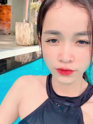 A post by @ounna2204 on TikTok caption: មេម៉ាយ☺️សប្បាយចិត្ដ🫶😘