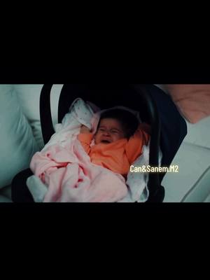 A post by @cansanem.m2 on TikTok caption: Can e Sanem con una Bambina 🥺🥺 Volete la parte 2?   #voliamoneiperte #canyaman #demetozdemir #erkencikus #neiperte #candem #canem #newvideo #canyamanitalia #daydreamer #canale5 #sanemcan #canyamanfan #sanemaydin #turchia #viralvideo #tiktok #erkencikus🕊 #istanbul