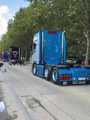 A post by @enzo.moreau4 on TikTok caption: Le matériel ❤️😮‍💨#hollandstyle🇳🇱😍👌 #routier #lesroutiers #passion #camion #routiersfrancais #route #reve #fyp @lcsdetiktok @Nahtan Mourgues 