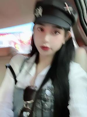 A post by @hoangthuytrang6789 on TikTok caption: say hello💃🏼@ 