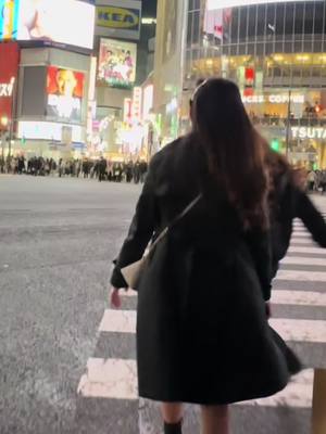 A post by @msmikayyy1993 on TikTok caption: dati pangarap ko lng rumampa sa Famous Pedestrian ng Japan.