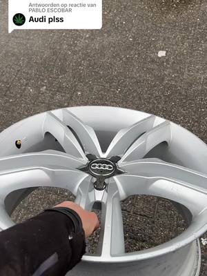 A post by @slmvelgen on TikTok caption: Antwoorden op @PABLO ESCOBAR AUDI OEM WHEELS 😰😰 It’s broken🥲 Watch till the end 🥵 #damage #satisfying #funny #goviral #crash #viral #fyp #fy #tikto #dasauto 