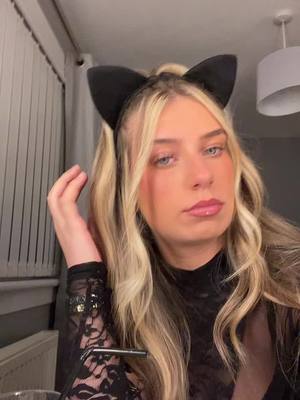 A post by @shamiamaguireee on TikTok caption: Halloweeknd🐈‍⬛🐈‍⬛🐈‍⬛