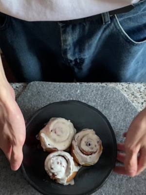 A post by @danchoooos on TikTok caption: cinnamon rolls