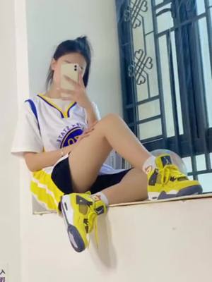 A post by @novelty_lover on TikTok caption: Form WhatsApp +86 13607500363 #nike #shose #fashion #sneskers #shoeslover #jordan4 