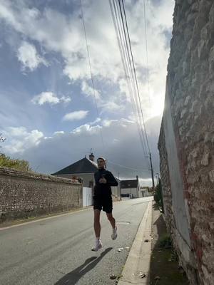 A post by @josephforay78 on TikTok caption: Petit footing aujourd’hui ✅✅