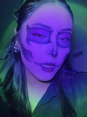 A post by @xiomara.polanco on TikTok caption: I can’t wait for this comeback ❤️‍🔥 #parati #tiktok #makeup #foryou #canada #halloween #fyp #skull #kpop #straykids #skz 