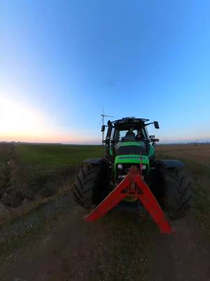 A post by @janno_6320 on TikTok caption: 🤙🏼🤙🏼 #deutz #2023 #schockt #schier #fendt #claas #johndeere #ballern #fyy @Tom_5120 @Romke Wessels @marvinsiede0 @Jelte 