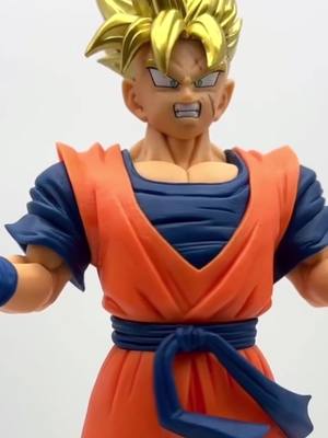 A post by @bandaispirits_es on TikTok caption: 💥 ¡Gohan del Futuro ya está aquí! Te mostramos en detalle esta espectacular figura de Dragon Ball Z con 19 cm de pura potencia Saiyan que no puede faltar en tu colección 🔥 #dragonball #figuras #figurasdragonball #figurasanime #anime #gohan #songohan #dragonballz #dbz #otaku #dragonballsuper