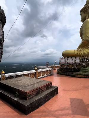 A post by @xblondix_ on TikTok caption: Tiger Cave Temple 🐅🇹🇭 #thailand #krabithailand #vacation #tajlandia #tigercavetemple #tigercavetemplekrabi #cave #temple #foryou 