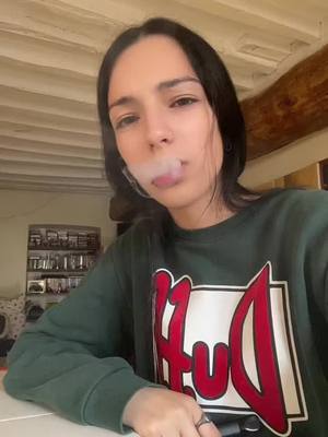 A post by @__marcelinw on TikTok caption: #wlw #notaminor #fakesmoke TIK TOK HO 18 ANNI, la mia Nefertitiii