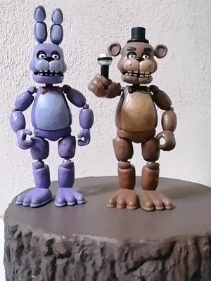 A post by @el_sebas963 on TikTok caption: La cumbia de Fnaf🐻🐰🥂 #fnaf #fivenightsatfreddy #figurasdefnaf #fnaffigures #fnafpelicula #figuras #freddypachonsito #bonniefacio #freddy #alfredo 